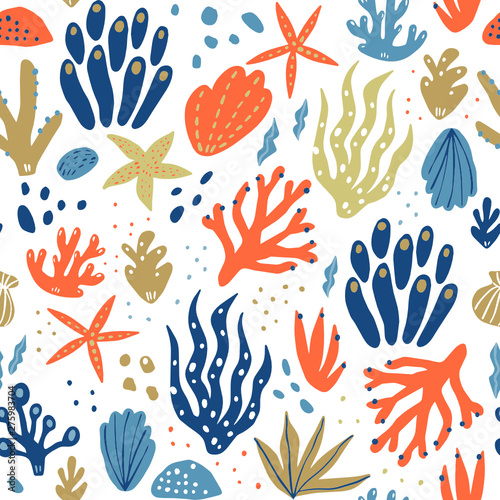 Seaweeds and shells hand drawn seamless pattern. Marine life vector wrapping paper. Coral and scallop in scandinavian style. Underwater plants textile ornament