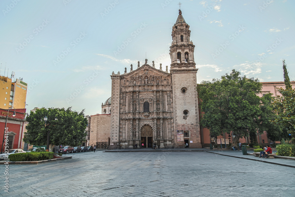 Obraz premium 20 czerwca 2019 San Luis Potosí, Meksyk: Kościoły w historycznym centrum kolonialnego miasta San Luis Potosí Meksyk