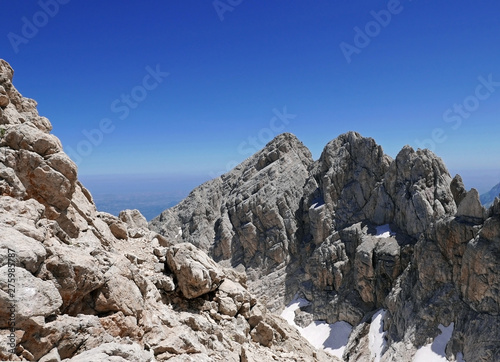altezza, silenzio, spiritutralità nella panoramica scalata al Gran Sasso in Abruzzo, Italia