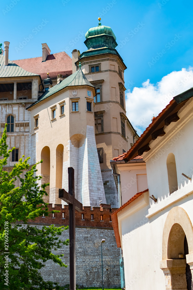 Fototapeta premium Cathedral of St Stanislaw and St Vaclav and royal castle on the Wawel Hill, Krakow, Poland on sunny afternoon