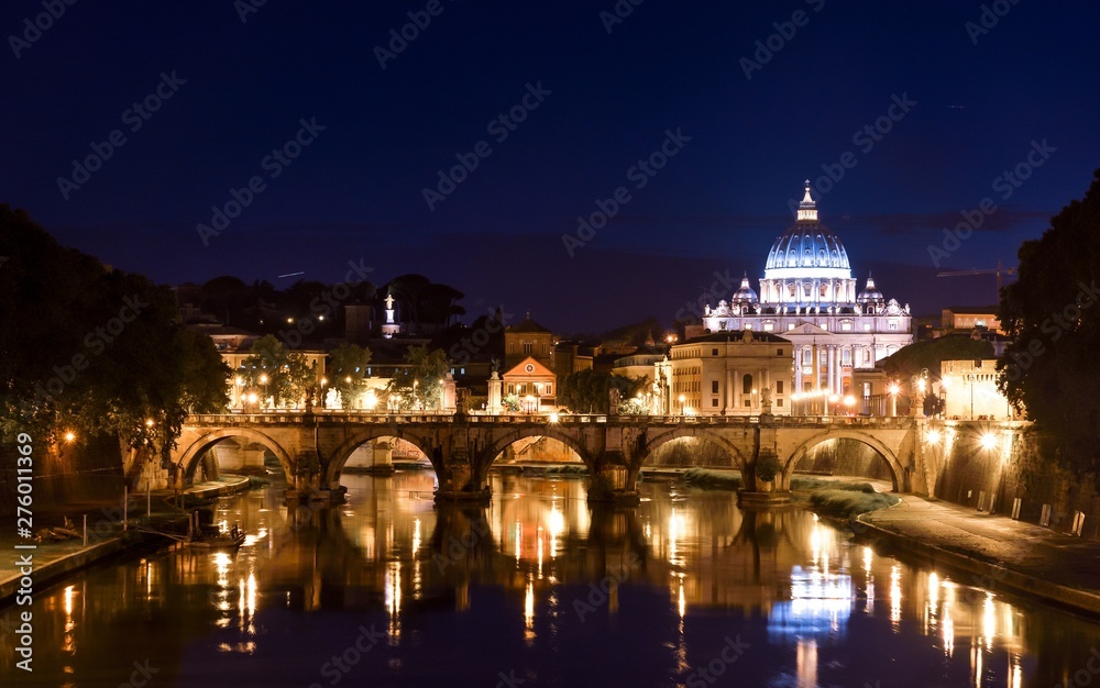 Vatikan by night