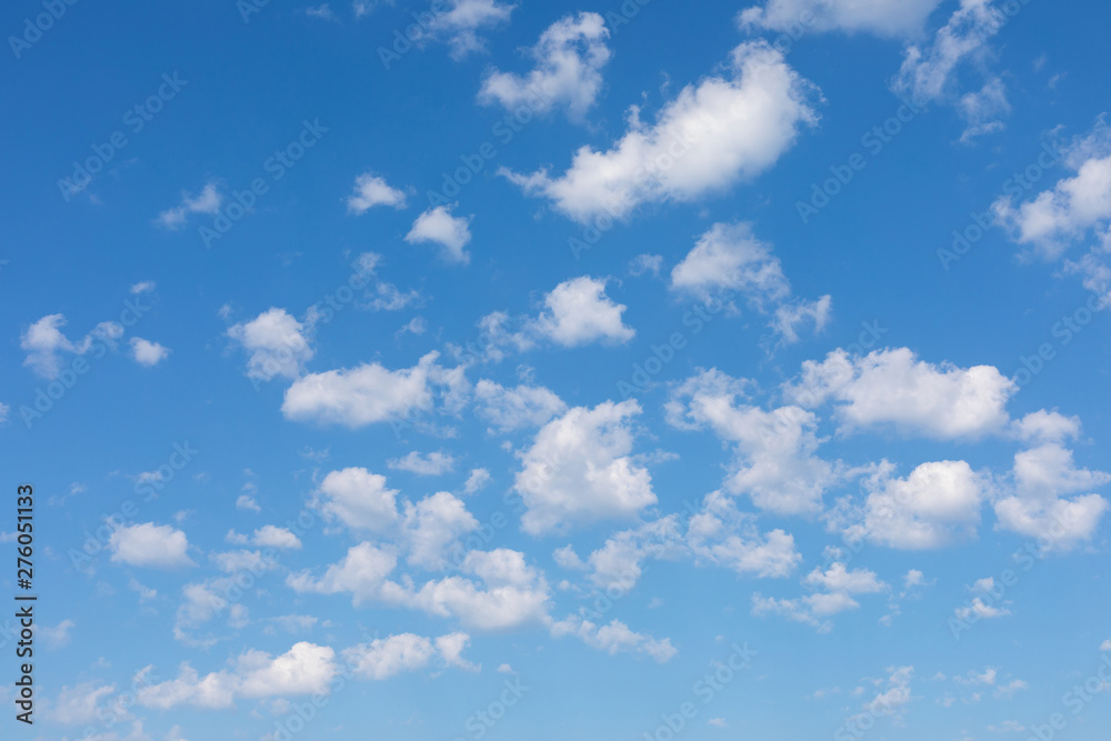 Obraz premium Cloudy blue sky