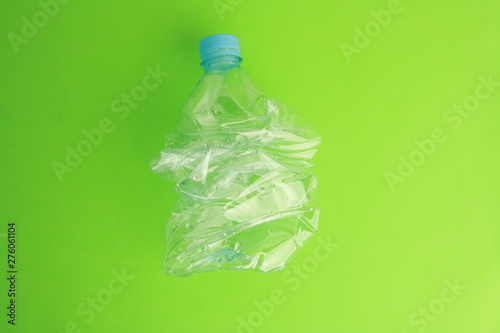 Obraz na płótnie Empty plastic water bottle scaled for recycling w salonie