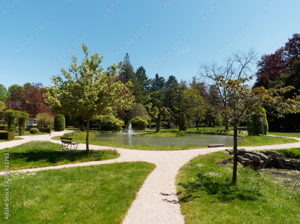 Parc floral et jardins publics du Massif Central de la ville de Lapalisse dans l'Allier