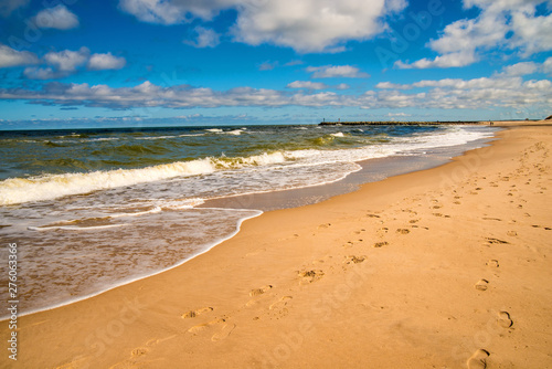 Fototapeta Naklejka Na Ścianę i Meble -  beach of the Baltic Sea with blue sky and clouds