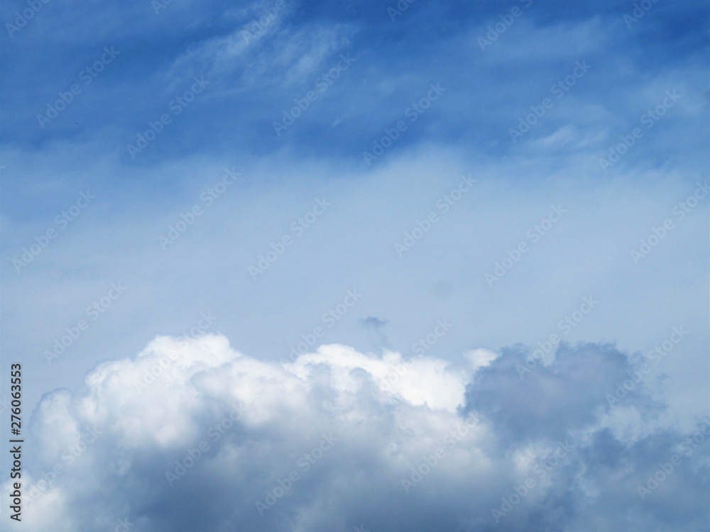 Obraz premium 青空と白い雲 初夏