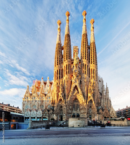 Fotografia, Obraz BARCELONA, SPAIN - FEBRUARY 10: La Sagrada Familia - the impressive cathedral designed by Gaudi, which is being build since 19 March 1882 and is not finished yet February 10, 2016 in Barcelona, Spain