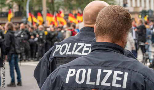 Canvastavla Panorama Polizeieinsatz in Deutschland bei einer Demo