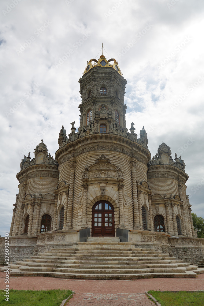 Obraz premium Exterior of the Church of the Sign of the Blessed Virgin. Monument of architecture of the 17-18 centuries. Dubrovitsy, Russia