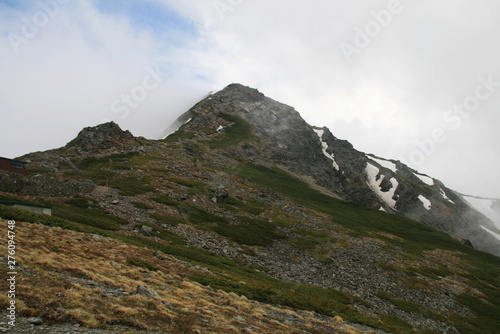  南アルプス 白峰三山テント縦走 北岳肩ノ小屋テント場から北岳を仰ぐ