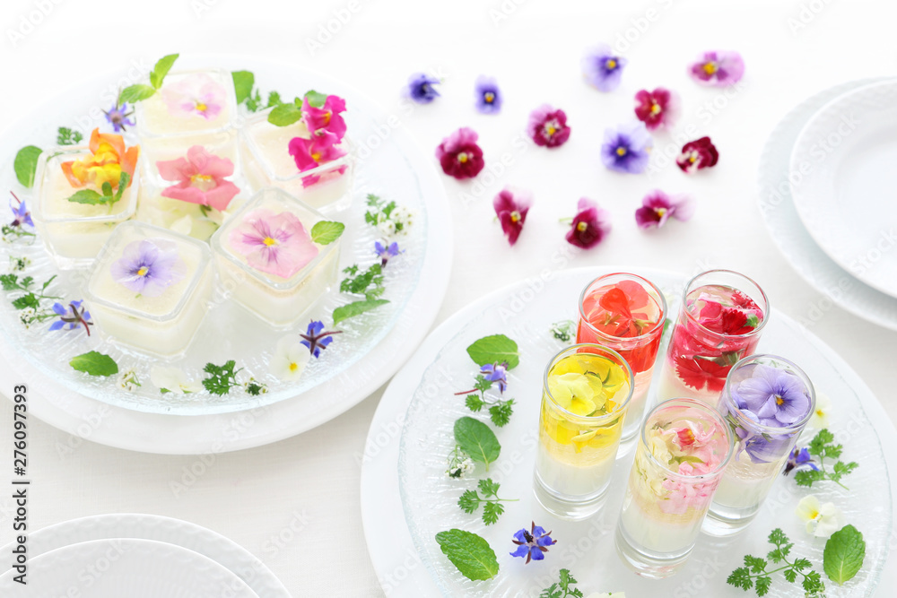 エディブルフラワーのお花ゼリー Stock 写真 Adobe Stock