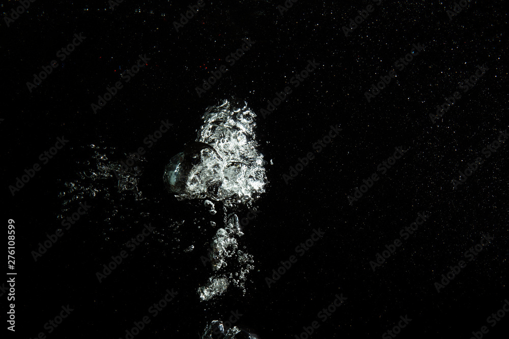 Fototapeta premium White bubbles under the water background
