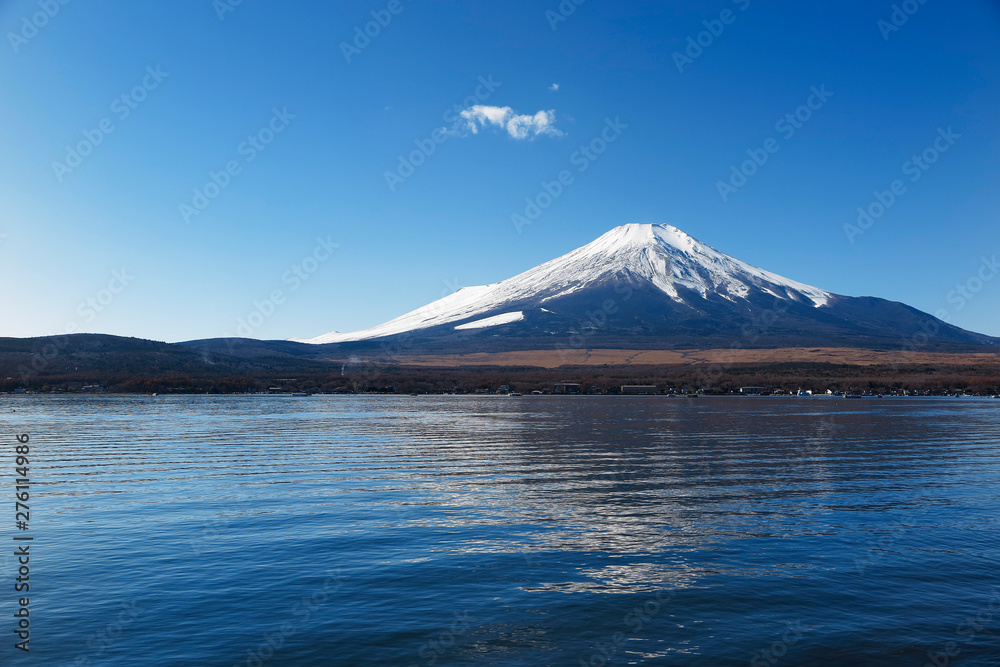 山中湖と富士山　山梨県