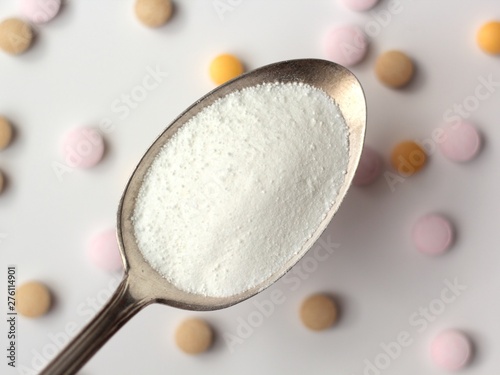 Cuadro en lienzo Closeup of myo-inositol powder on a spoon
