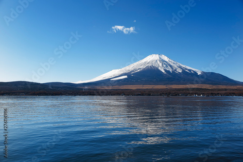 山中湖と富士山 山梨県