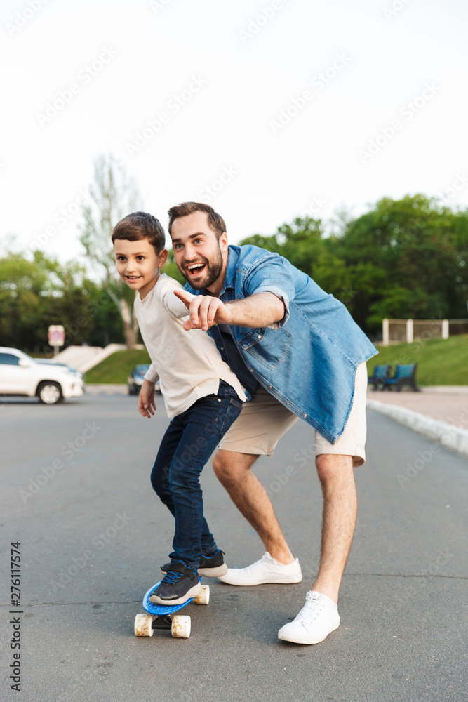 Obraz premium Two happy brothers spending fun time at the park