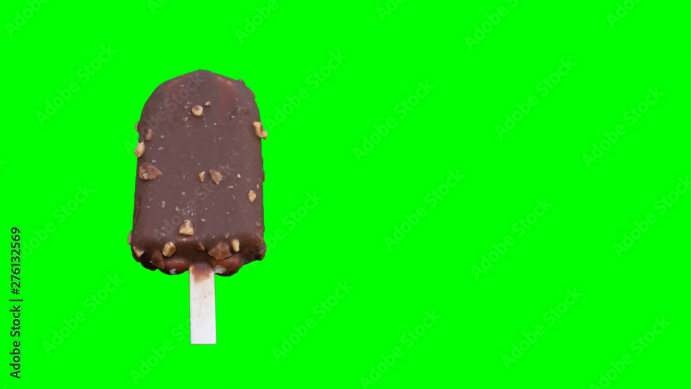Fototapeta premium Chocolate ice cream that cuts the background, makes the background green.