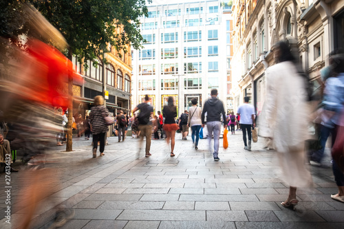 Obraz na plátne Motion blurred London shopping street