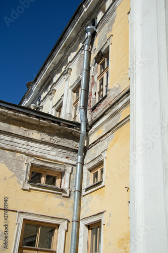 Windows and drainpipes of the old house © Елизавета Кожевников