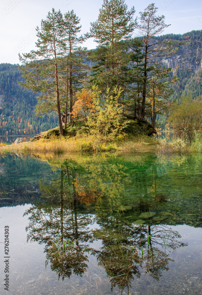 Fototapeta premium Reflections of the sunrise at the Eibsee