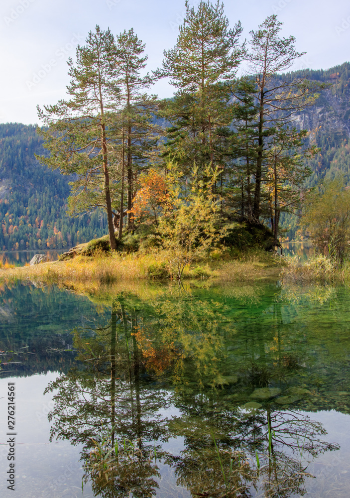 Fototapeta premium Reflections of the sunrise at the Eibsee