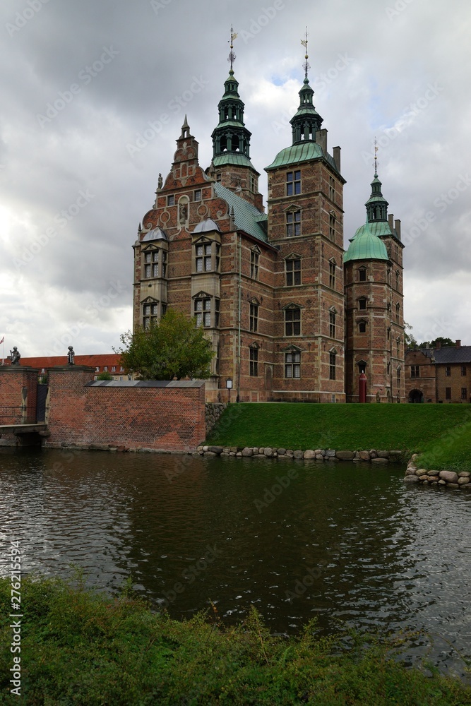 Vertical view of Rosenborg Castle from the King's Garden