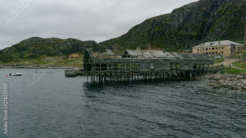 Dilapidated fishing pier in Teriberka Bay © NCKAHDEP