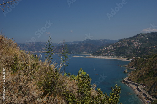 Blick von Anhöhe auf Sizilien photo