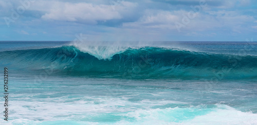 Beautiful ocean tube wave rolls towards the beach of an exotic island in Pacific © helivideo