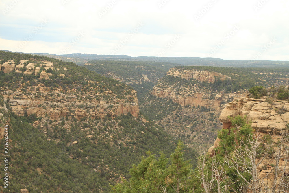 Obraz premium Mesa Verde Peaks, LanMesa Verde Peaks, Landscape, Storms, and Formations and Ancient Buildingsdscape, Storms, and Formations and Ancient Buildings