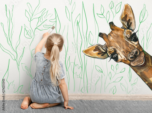 Little girl painting jungle...