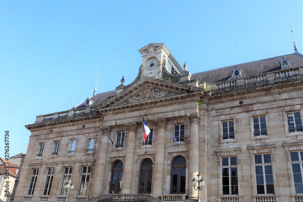 Obraz premium Ville de Langres - Mairie ou hôtel de ville construit au 18 ème siècle - Département de la Haute Marne - France