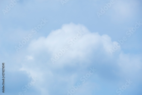 雲の飛行体