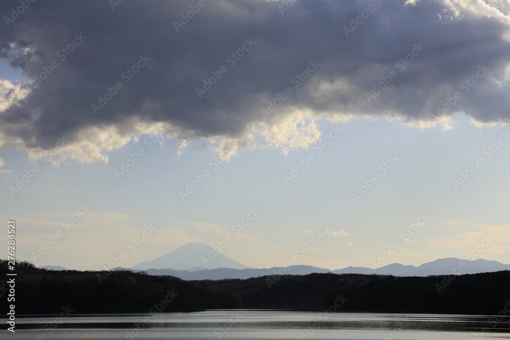 空と狭山湖