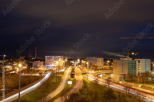Riebeckplatz bei Nacht, Verkehrsknotenpunkt mit Lighttrails