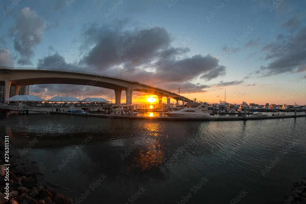 Naklejka premium Clearwater bridge