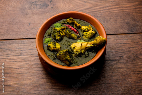 palak/spinach Chicken or Murg Saagwala served in a bowl with Naan and rice