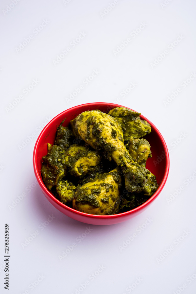 palak/spinach Chicken or Murg Saagwala served in a bowl with Naan and rice palak/spinach Chicken or Murg Saagwala served in a bowl with Naan and rice