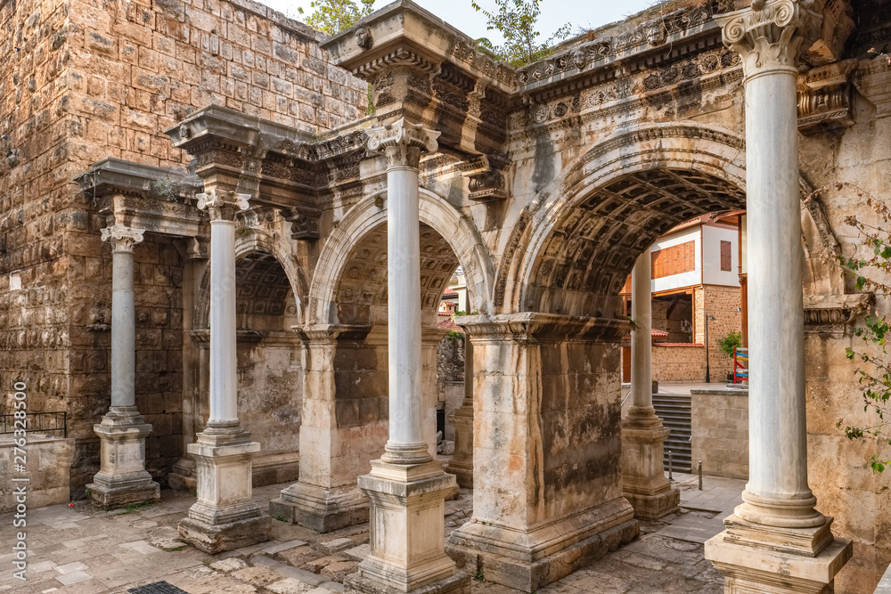 Fototapeta premium Hadrians Gate in old city of Antalya