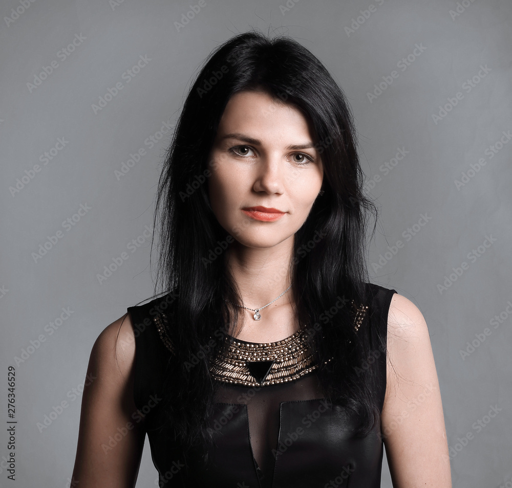 Naklejka premium portrait of a fashionable young woman in a black dress