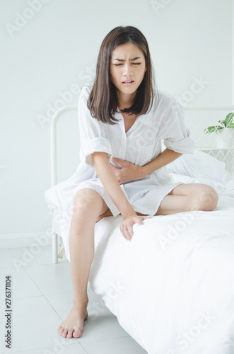 Asian girl has abdominal pain.When is menstruation. Women have bladder pain.Do not focus on objects