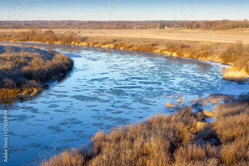 Fototapeta Naklejka Na Ścianę i Meble -  Spring morning on the river with the first ice.