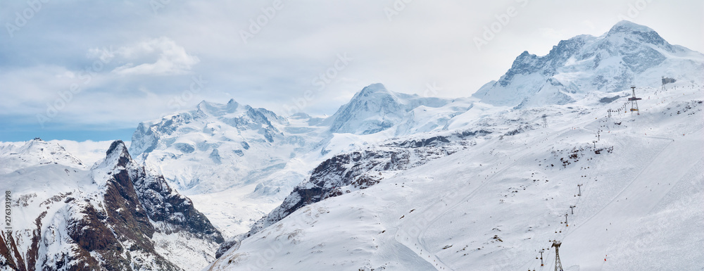 Φωτογραφία Winter mountain ski resort panorama with the high peaks covered by the snow near Zermatt in Switzerland