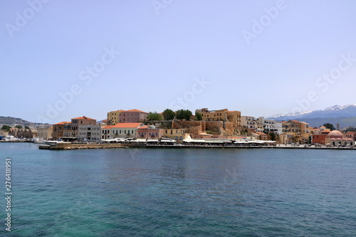 Fototapeta Naklejka Na Ścianę i Meble -  famouse venetian harbour waterfront of Chania old town, Crete, Greece