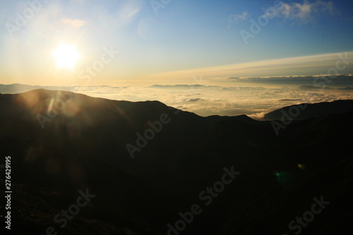 南アルプス 白峰三山テント縦走 濃鳥小屋テント場からの風景 朝日と富士と雲海