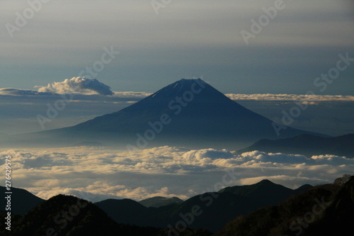 南アルプス 白峰三山テント縦走 濃鳥小屋テント場からの風景 雲海と富士山