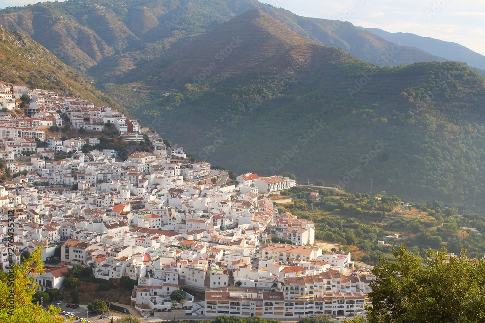 joli petit village blanc d'Andalousie