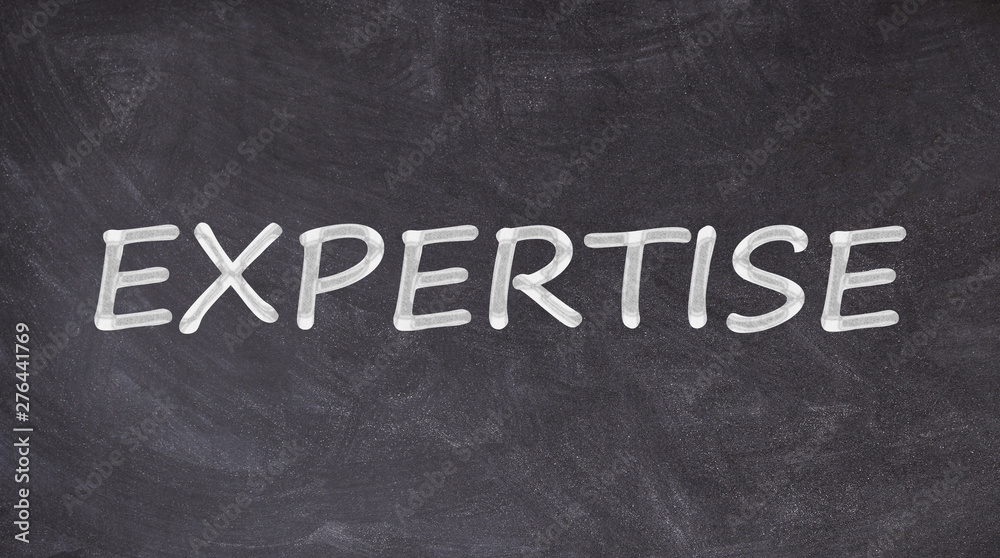 Obraz premium Expertise written on blackboard