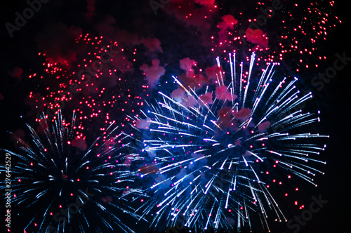 Obraz na płótnie Inexpensive fireworks, over the city, white, red and blue . For any purpose. w salonie