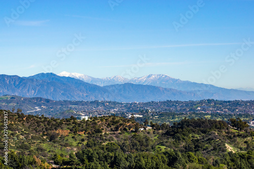 City view Los Angeles mountains from Astronomical Observatory and Griffith Park © Happy Stock